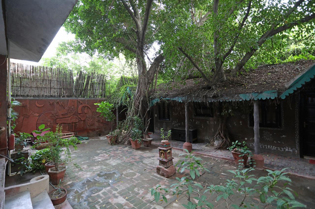 Oyo 1427 Hotel Malhar Haveli Нойда Экстерьер фото